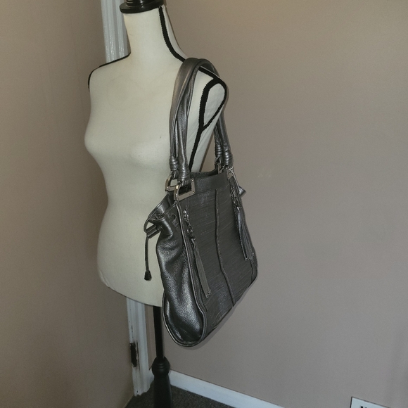 B. Makowsky Elegant Silver Women's Shoulder Bag - Picture 2 of 13